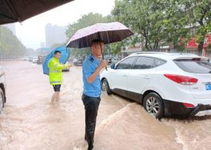 加大应急保障措施，积极应对强降雨天气